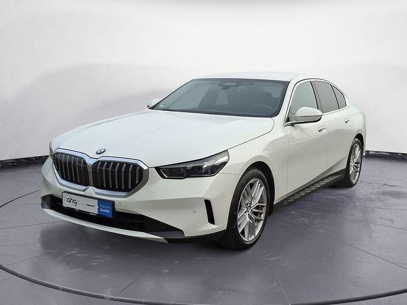 Gebraucht BMW 540 Sport Line 286 PS (210 kW) 2024 Alpinweiss iii Limousine