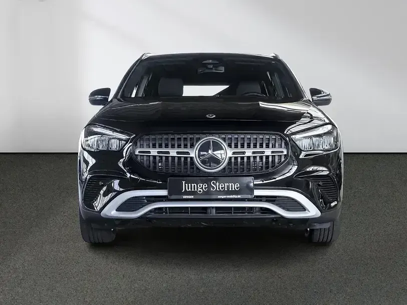Gebraucht Mercedes GLA200 163 PS (119 kW) 2024 Unilack nachtschwarz SUV