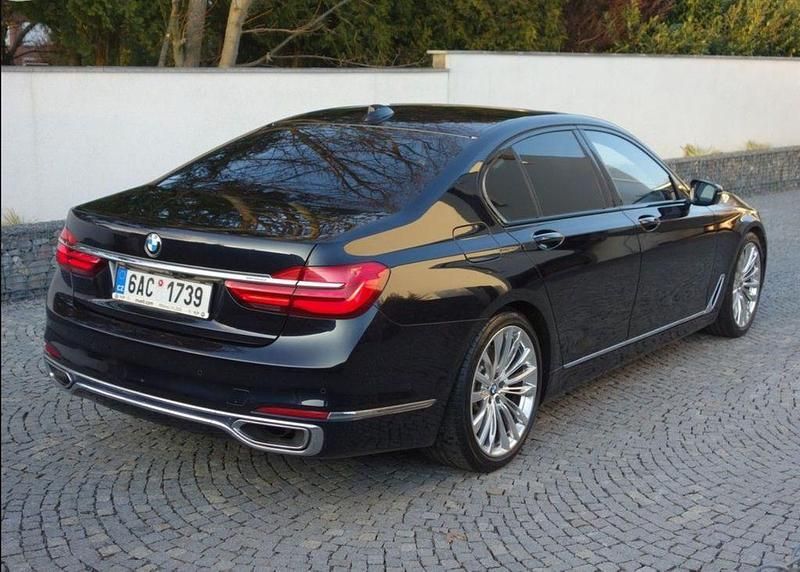 Gebraucht BMW 750 400 PS (294 kW) 2017 Schwarz Limousine