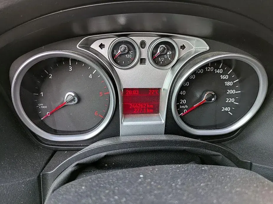 Gebraucht Ford Focus 90 PS (66 kW) 2009 Rot Kombi
