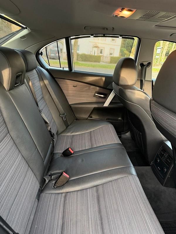 Gebraucht BMW 523 177 PS (130 kW) 2007 Schwarz Limousine