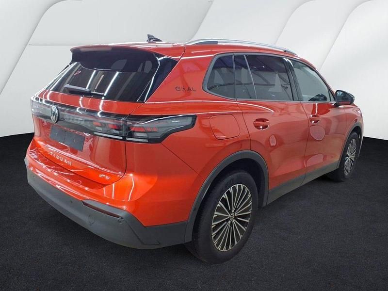 Gebraucht VW Tiguan Goal 150 PS (110 kW) 2025 Persimmon red SUV