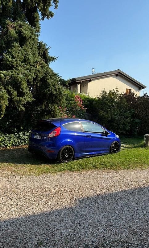 Blau Gebraucht 2014 Ford Fiesta ST Kleinwagen | 8.800 € (Fairer Preis) - Bild 1/4