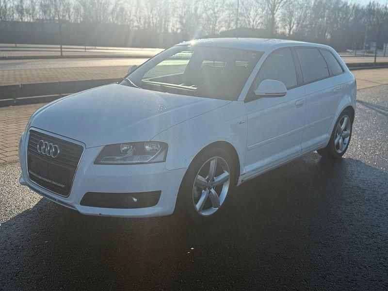 Weiß Gebraucht 2009 Audi A3 S-Line Limousine | 4.600 € (Guter Preis) - Bild 1/4