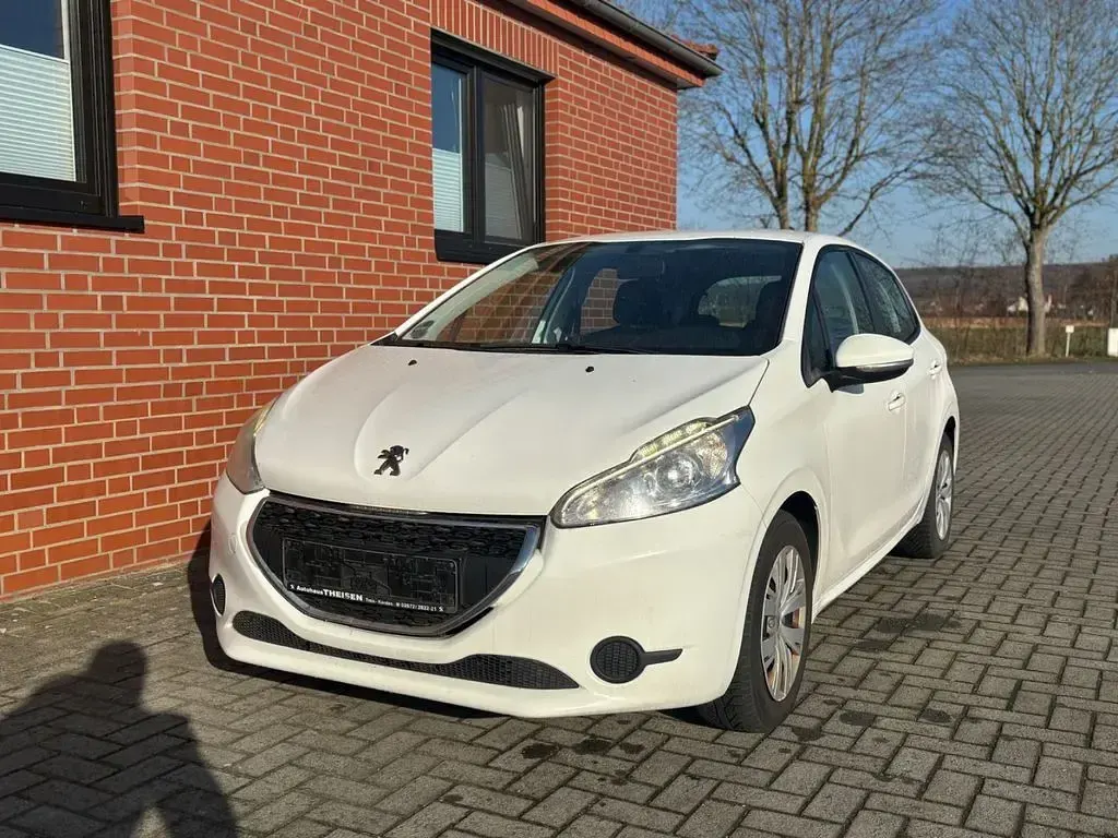 Gebraucht Peugeot 208 Active 82 PS (60 kW) 2015 Weiß Kleinwagen