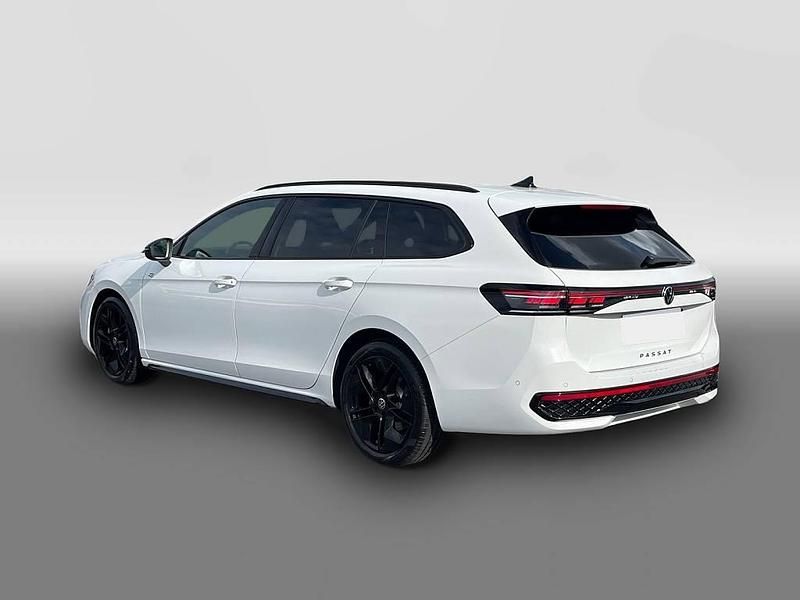 Gebraucht VW Passat R-line 193 PS (141 kW) 2024 Weiß Kombi