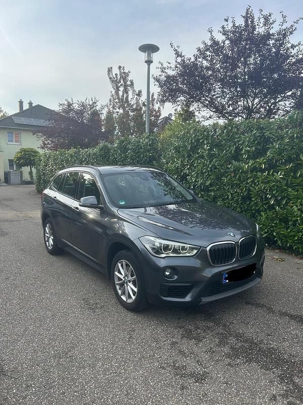 Grau Gebraucht 2019 BMW X1 Advantage SUV | 23.700 € (Fairer Preis) - Bild 1/4