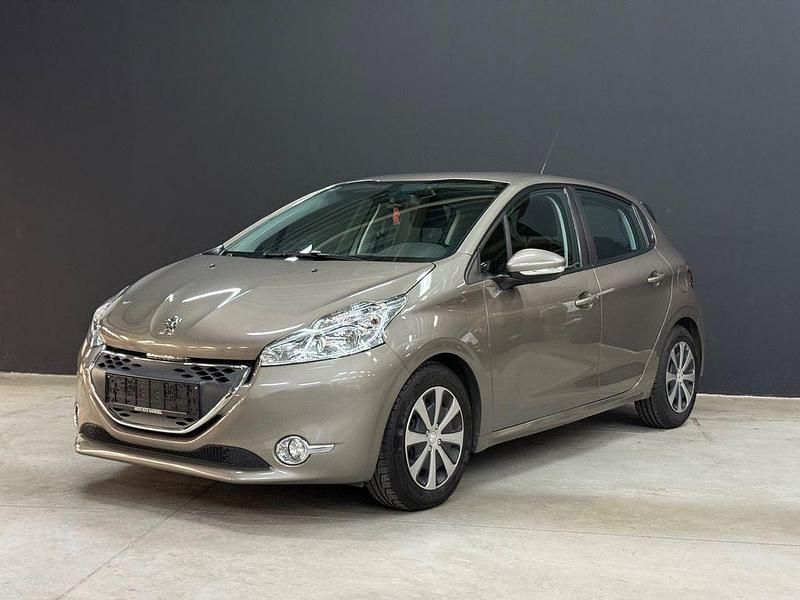 Grau Gebraucht 2013 Peugeot 208 Active Kleinwagen | 6.900 € (Teuer) - Bild 1/4