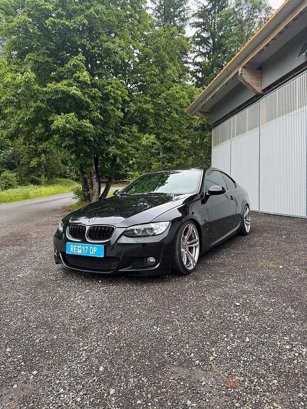 Schwarz Gebraucht 2010 BMW 335 Shadowline Coupé | 21.500 € - Bild 1/4