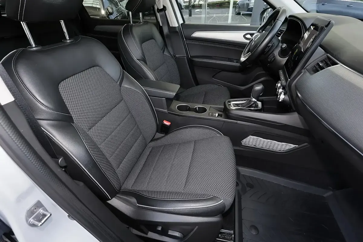 Gebraucht Renault Arkana Techno 140 PS (102 kW) 2023 Univers weiss SUV