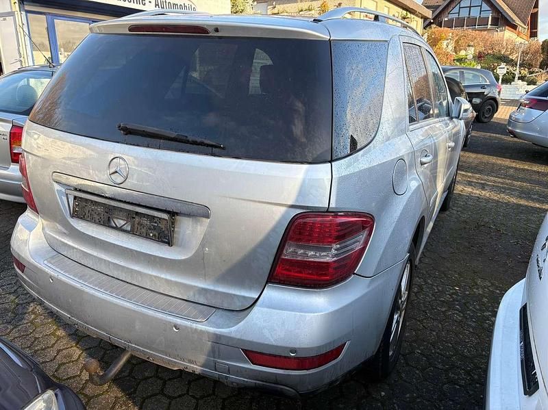 Gebraucht Mercedes ML350 Edition 231 PS (169 kW) 2011 Iridiumsilber  metalliclack SUV