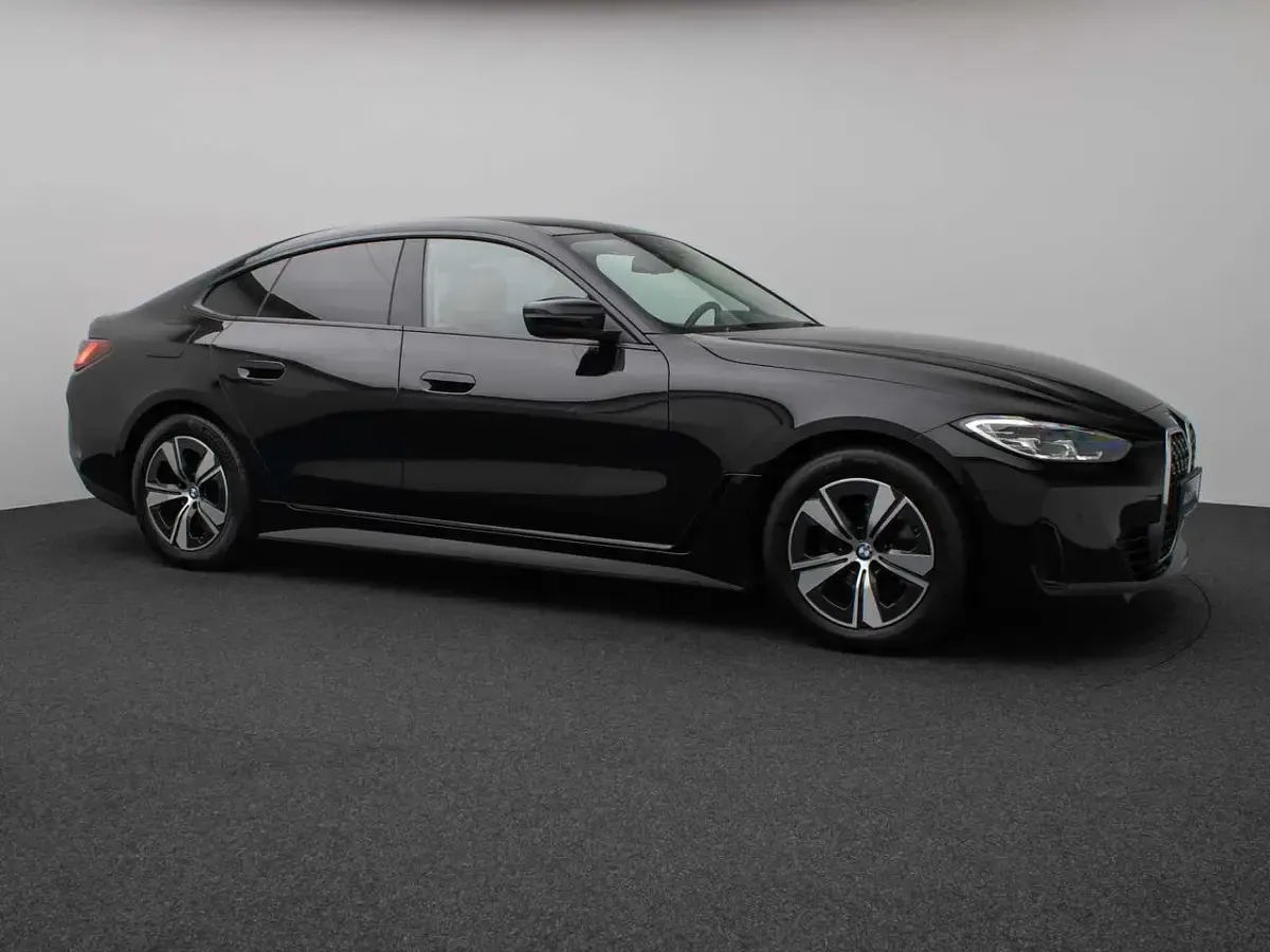 Gebraucht BMW 420 Sport Line 190 PS (139 kW) 2023 Schwarz 2668 Coupé
