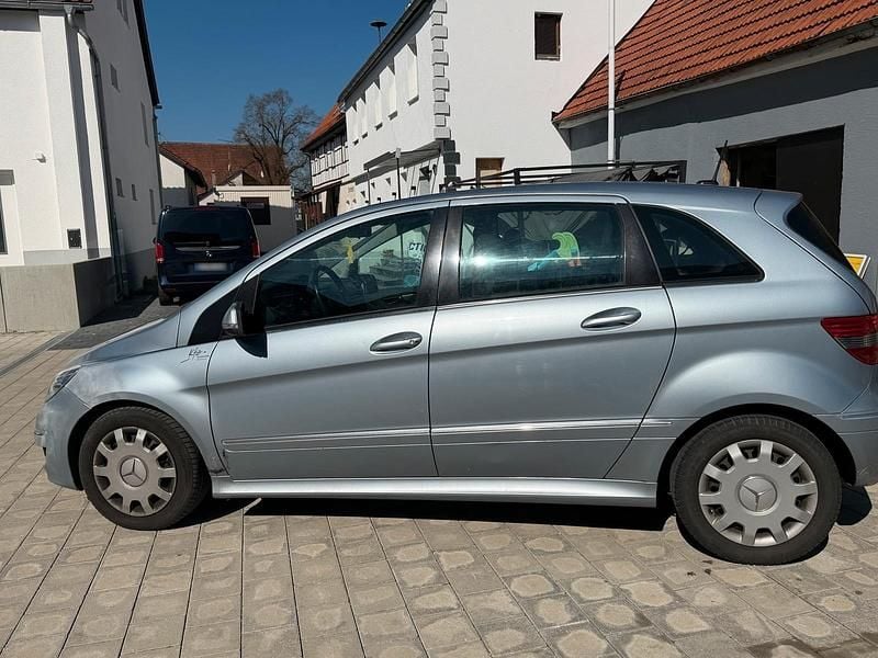 Gebraucht Mercedes B180 109 PS (80 kW) 2008 Braun Van / Kleinbus