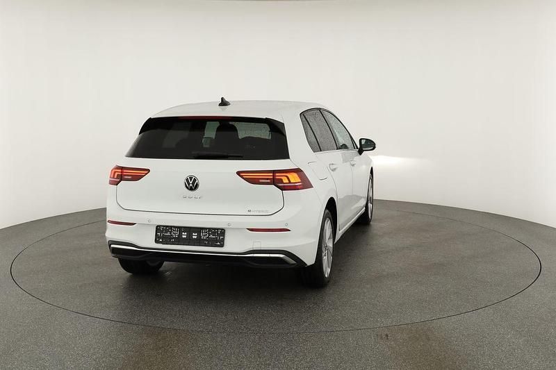 Neu VW Golf VIII Style 204 PS (150 kW) 2025 Pure white