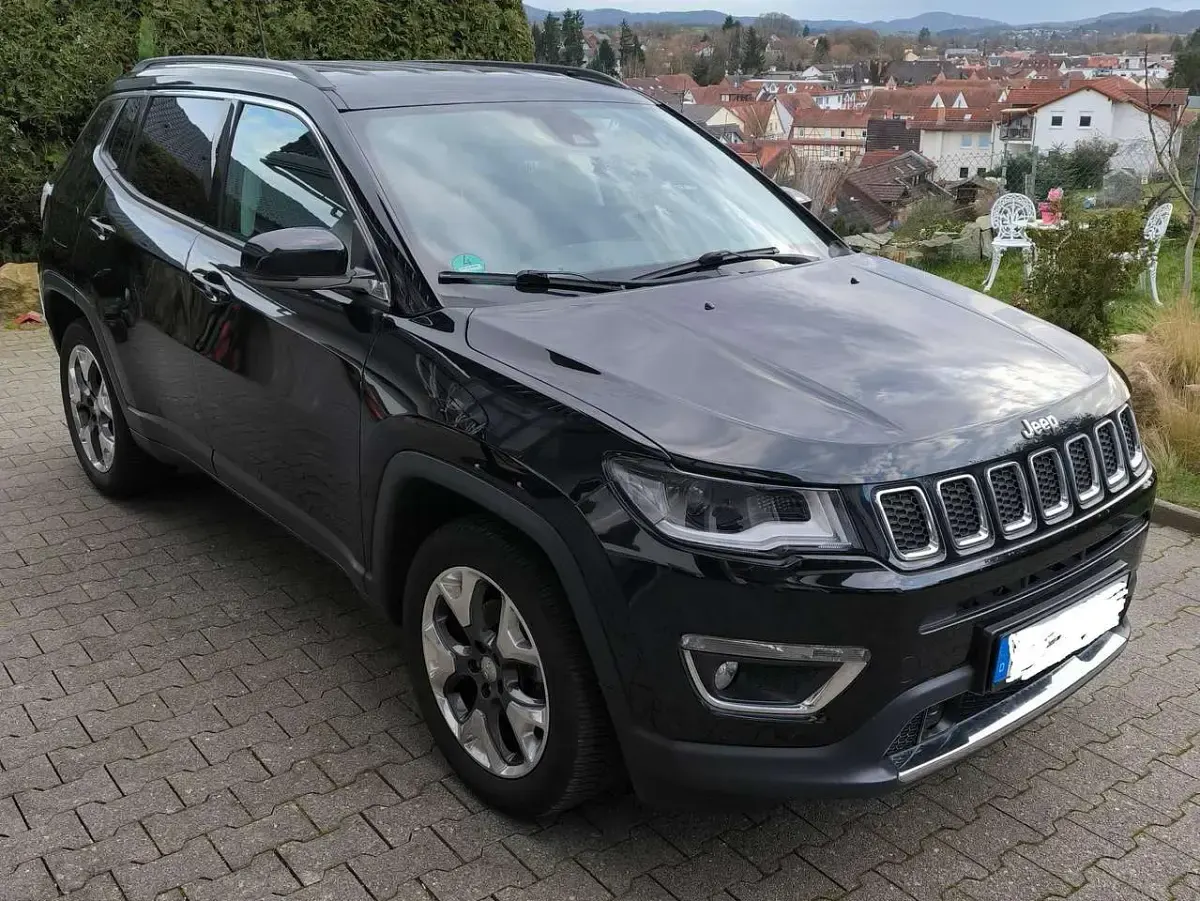 Gebraucht Jeep Compass Limited 140 PS (102 kW) 2018 Schwarz SUV