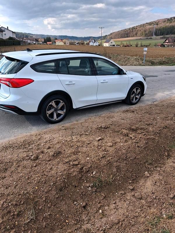 Gebraucht Ford Focus Active 120 PS (88 kW) 2020 Weiß Kombi