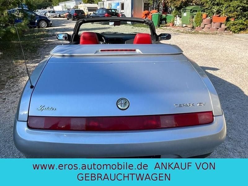 Gebraucht Alfa Romeo Spider 150 PS (110 kW) 1997 Silber metallic Cabrio