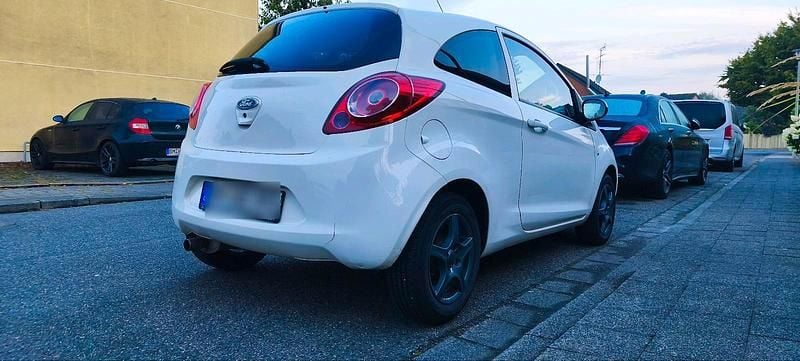 Weiß Gebraucht 2010 Ford Ka Kleinwagen | 2.800 € - Bild 1/4