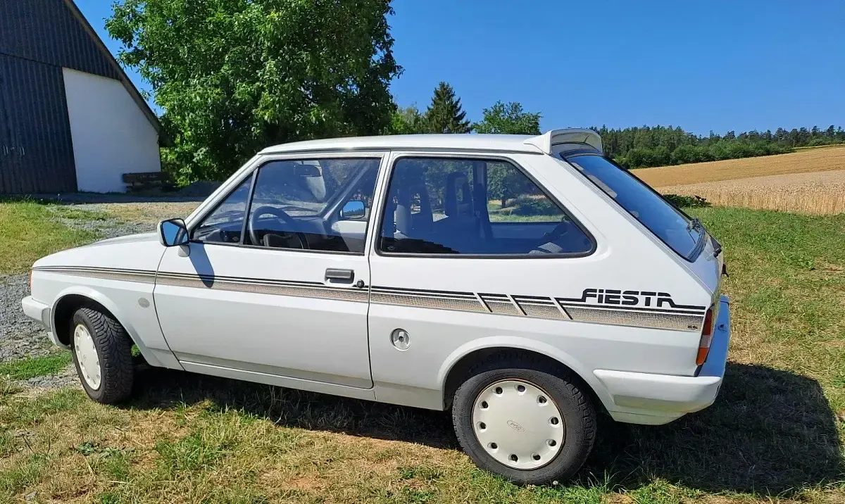Gebraucht Ford Fiesta 45 PS (33 kW) 1986 Weiß Kleinwagen