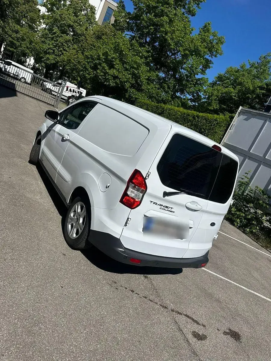 Gebraucht Ford Tourneo Courier 101 PS (74 kW) 2022 Weiß Van / Kleinbus