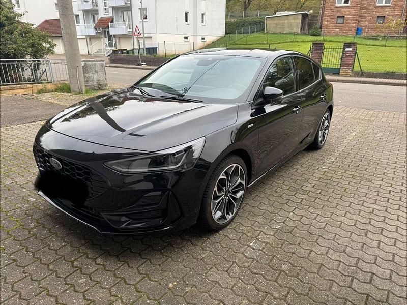 Schwarz Gebraucht 2022 Ford Focus ST-Line X Limousine | 21.100 € (Etwas zu teuer) - Bild 1/4