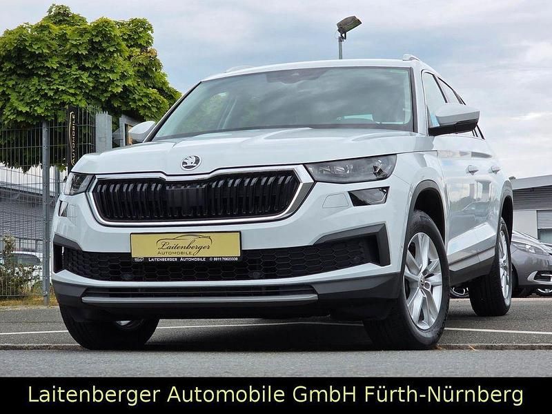 Weiß Gebraucht 2023 Skoda Kodiaq Ambition SUV | 28.200 € (Guter Preis) - Bild 1/4