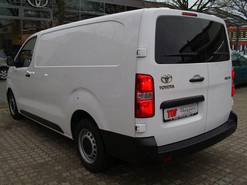 Gebraucht Toyota Proace 122 PS (89 kW) 2021 Schaumweiß Van / Kleinbus