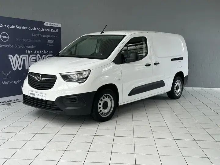 Gebraucht Opel Combo Edition 131 PS (96 kW) 2021 Jade weiss/arktis weiss Van / Kleinbus