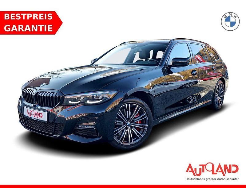 Black sapphire metallic (metallic) Gebraucht 2020 BMW 330e M Sport Kombi | 29.950 € (Fairer Preis) - Bild 1/4