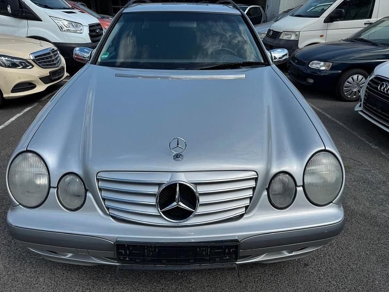 Silber Gebraucht 2001 Mercedes E200 Classic Kombi | 4.900 € (Fairer Preis) - Bild 1/4