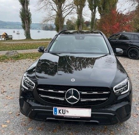 Schwarz Gebraucht 2022 Mercedes GLC300e AMG line SUV | 38.800 € (Fairer Preis) - Bild 1/4