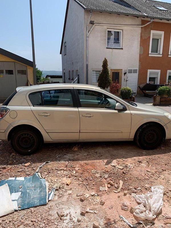 Gebraucht 2009 Opel Astra Limousine | 1.700 € - Bild 1/4
