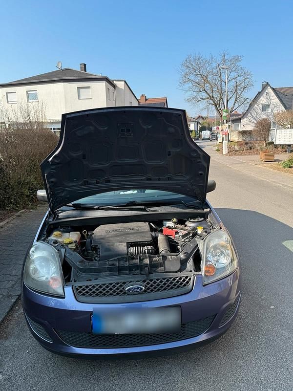 Gebraucht Ford Fiesta 60 PS (44 kW) 2007 Violet Kleinwagen