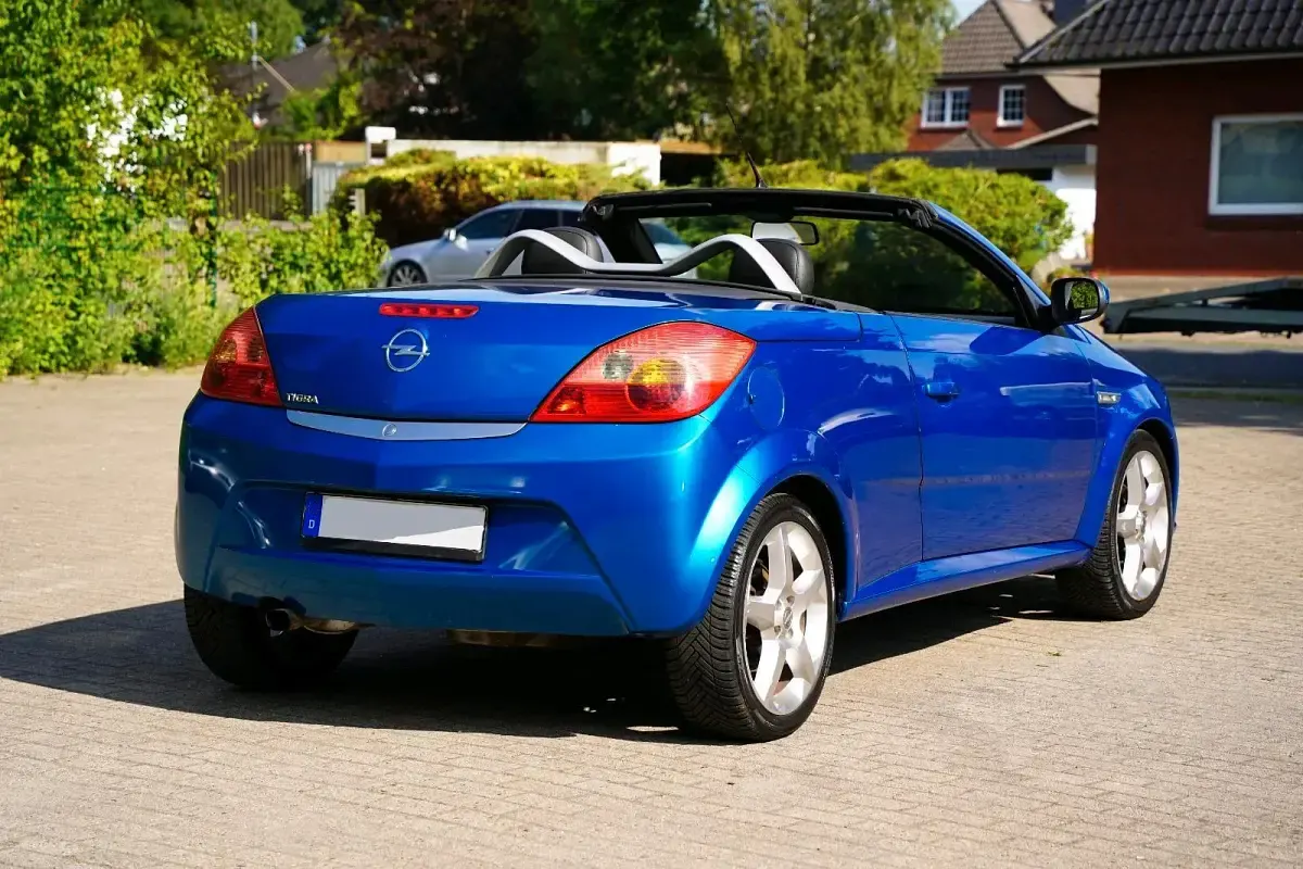 Gebraucht Opel Tigra 90 PS (66 kW) 2004 Blau Cabrio