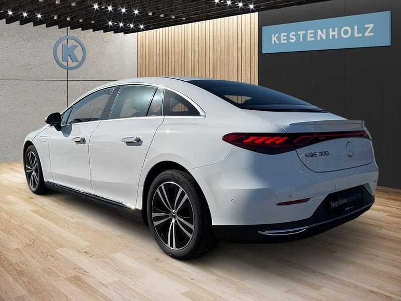 Gebraucht Mercedes EQE300 180 kW (245 PS) 2024 Unilack polarweiß Limousine