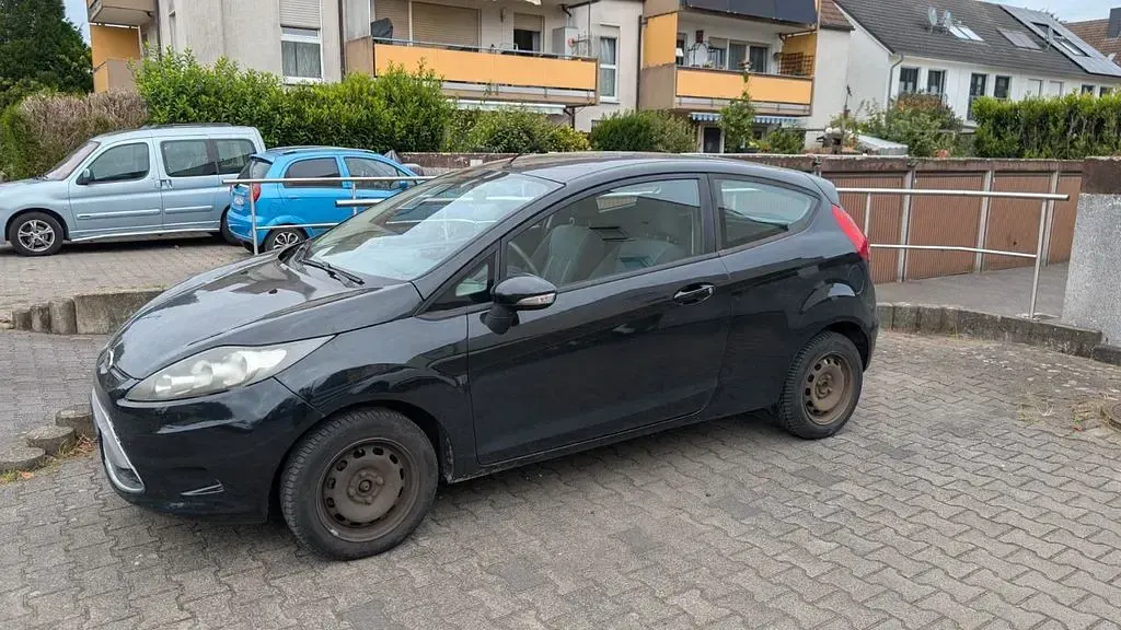 Gebraucht Ford Fiesta 60 PS (44 kW) 2010 Schwarz Limousine