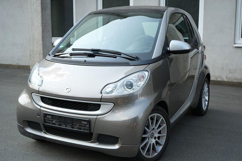 Grau Gebraucht 2011 Smart ForTwo Coupé Coupé | 4.790 € (Fairer Preis) - Bild 1/4