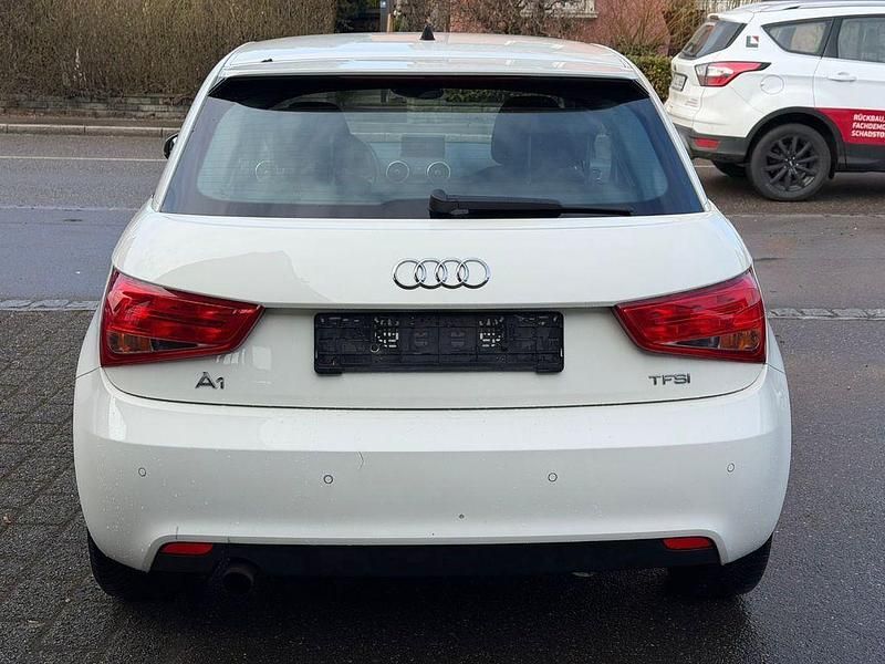 Gebraucht Audi A1 Attraction 86 PS (63 kW) 2011 Weiß Kleinwagen