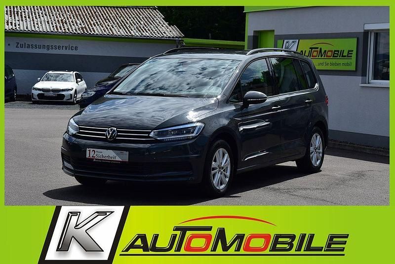 Grau Gebraucht 2023 VW Touran Van / Kleinbus | 29.490 € (Guter Preis) - Bild 1/4