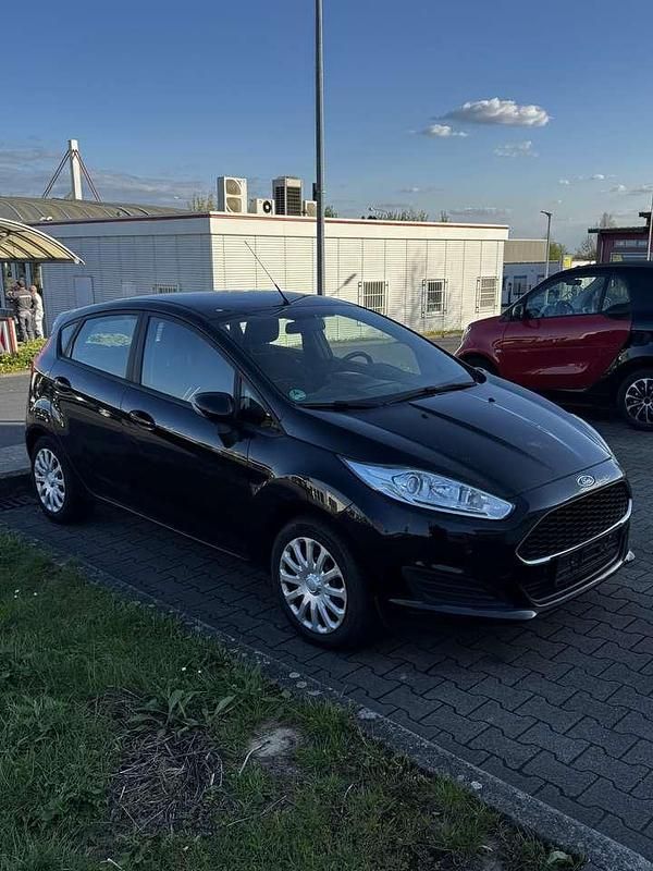 Gebraucht Ford Fiesta Trend 101 PS (74 kW) 2016 Limousine