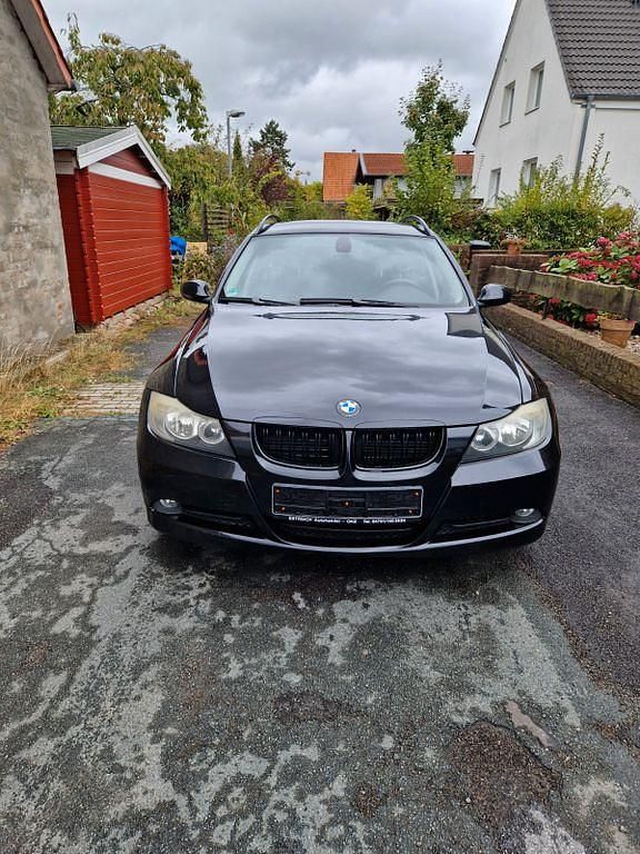 Gebraucht BMW 318 143 PS (105 kW) 2008 Schwarz Kombi