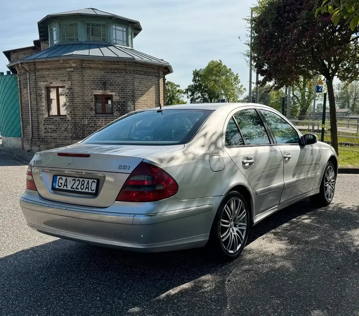Gebraucht Mercedes E320 216 PS (158 kW) 2004 Silber Limousine