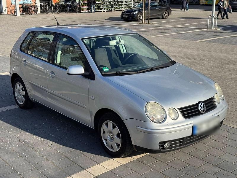 Gebraucht VW Polo Highline 75 PS (55 kW) 2003 Silber Kleinwagen