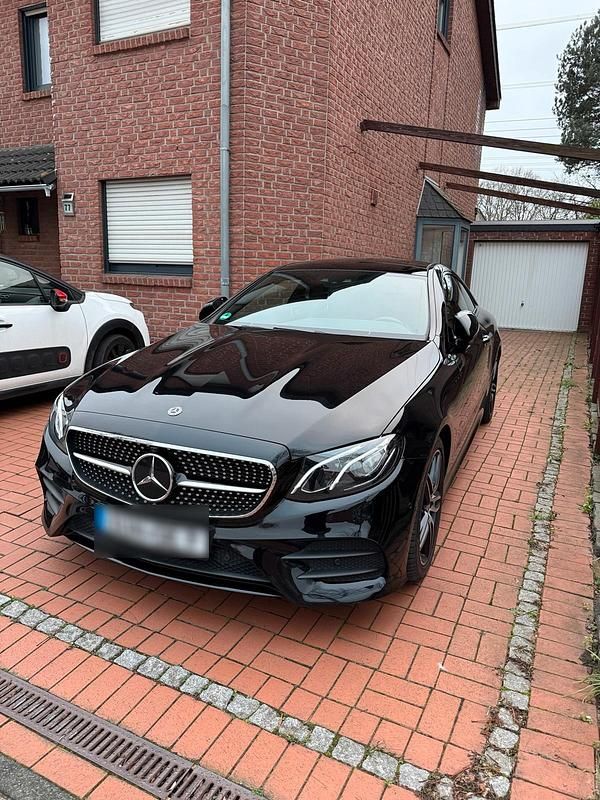 Gebraucht Mercedes E220 AMG 194 PS (142 kW) 2017 Schwarz Coupé