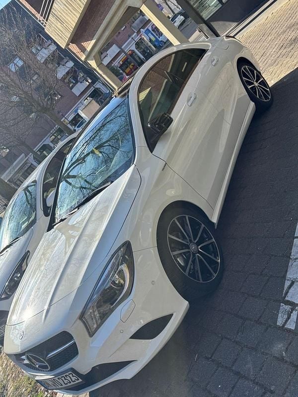Weiß Gebraucht 2014 Mercedes CLA200 Coupé | 17.500 € (Fairer Preis) - Bild 1/4