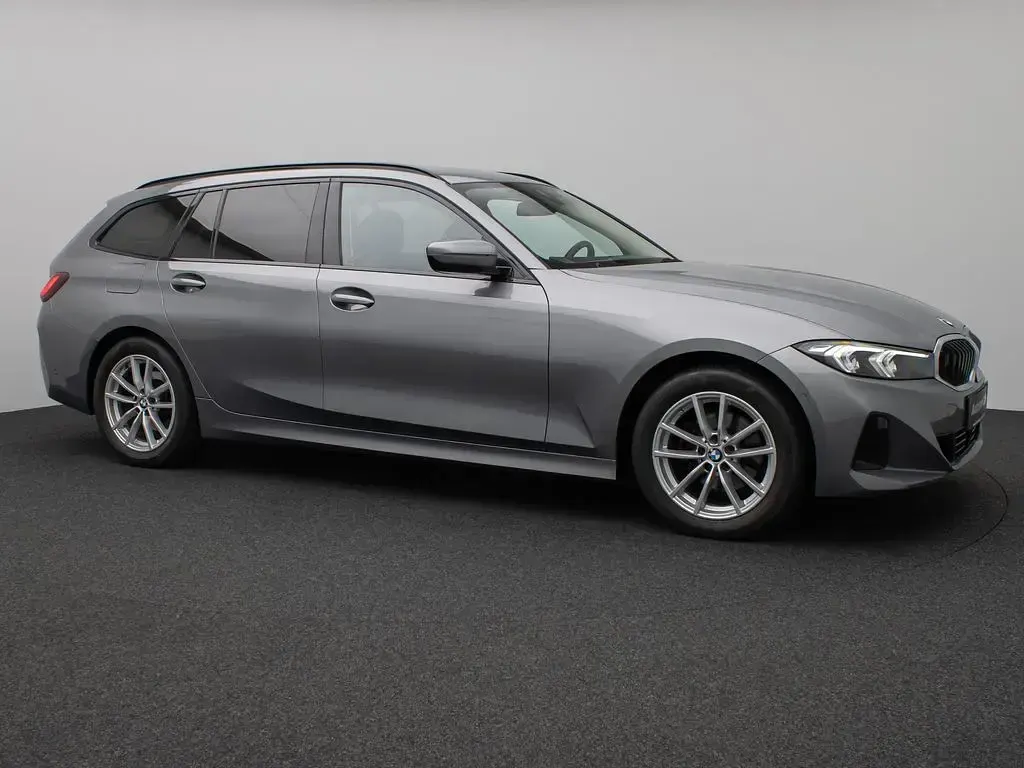 Gebraucht BMW 320 Sport Line 190 PS (139 kW) 2022 Skyscraper grau c4wschwarz Limousine