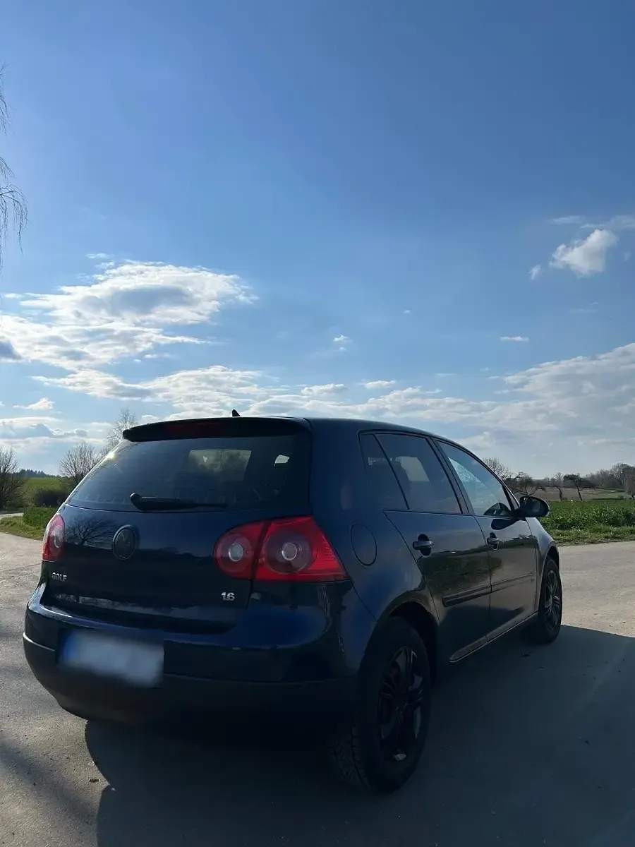 Gebraucht VW Golf V 102 PS (75 kW) 2005 Blau Kleinwagen