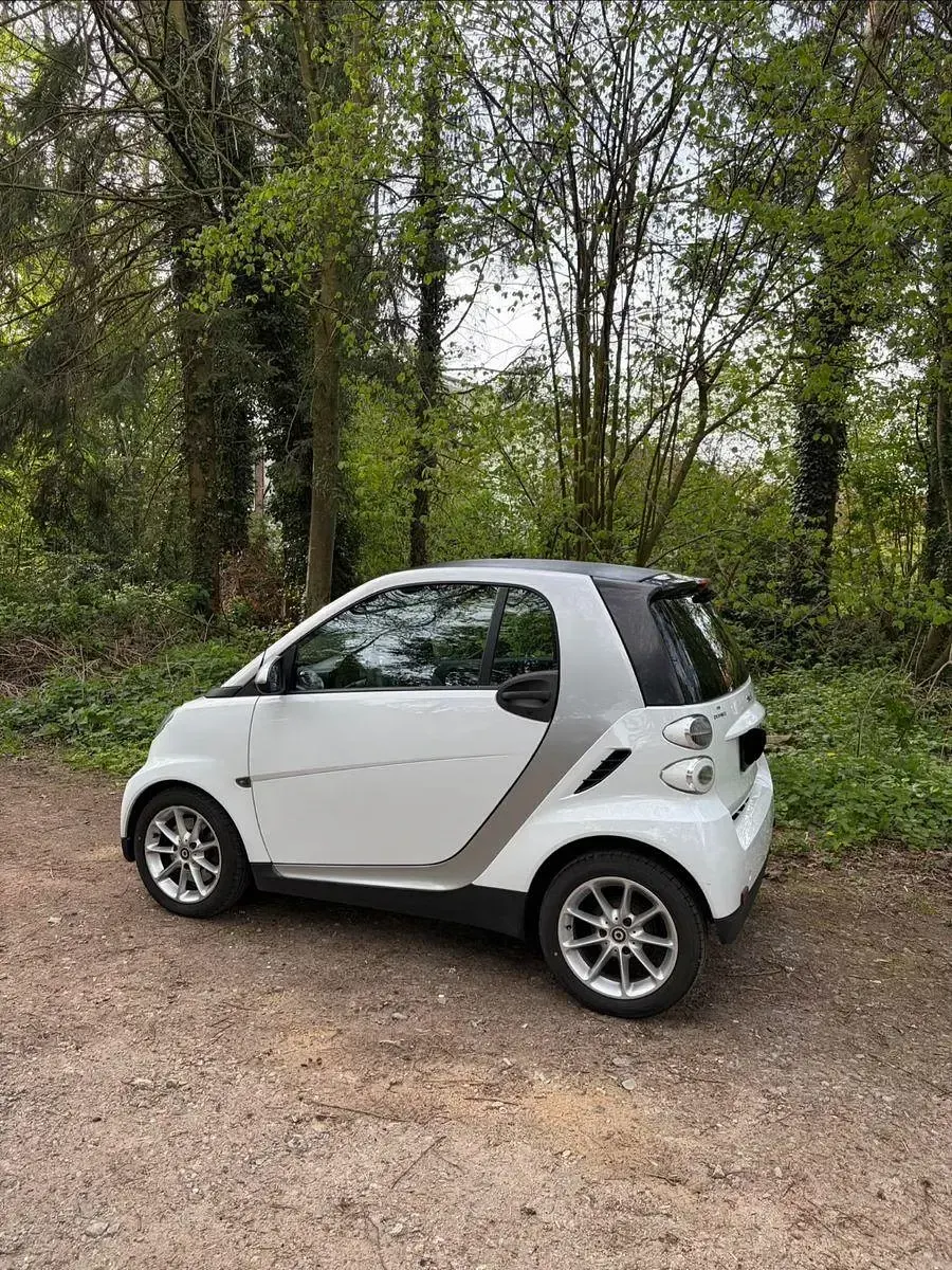 Gebraucht Smart ForTwo Coupé Pure 61 PS (44 kW) 2012 Weiß Coupé