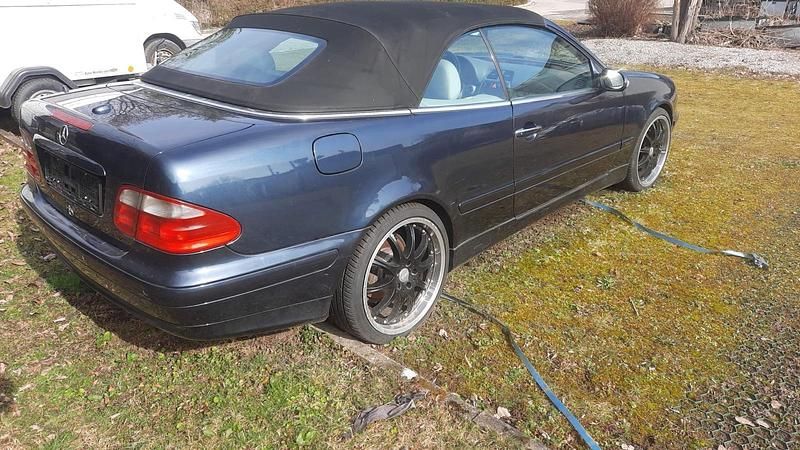 Gebraucht Mercedes CLK230 197 PS (144 kW) 2003 Blau Cabrio