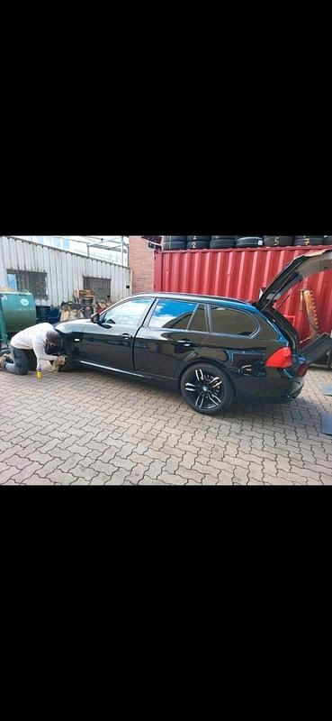 Gebraucht BMW 316 116 PS (85 kW) 2011 Schwarz Kombi